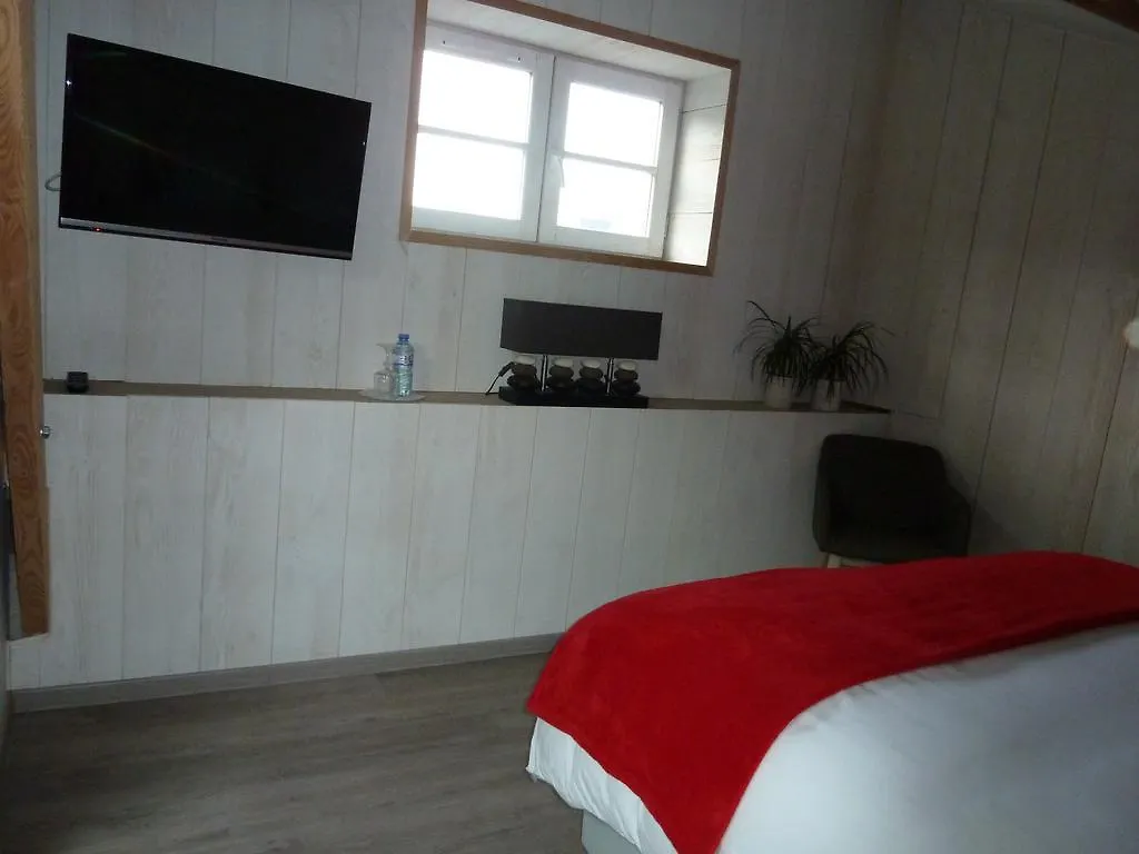 Les Parfums De Madeleine Bed and Breakfast Montbrison 0*,